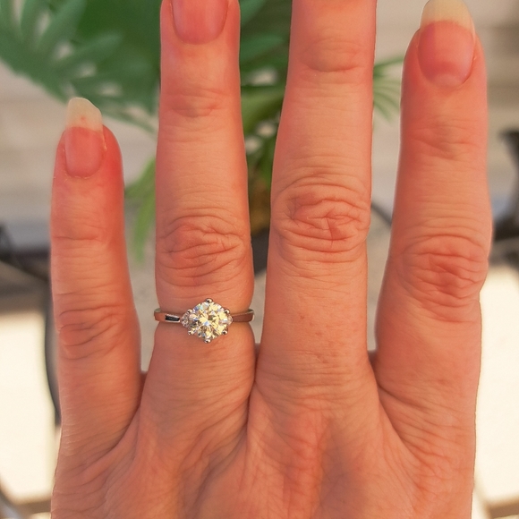 Brilliant Moissanite 1 ctw - Picture 5 of 8